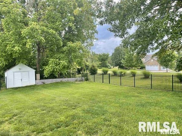 306 Breeze Dr, Carterville, IL 62918