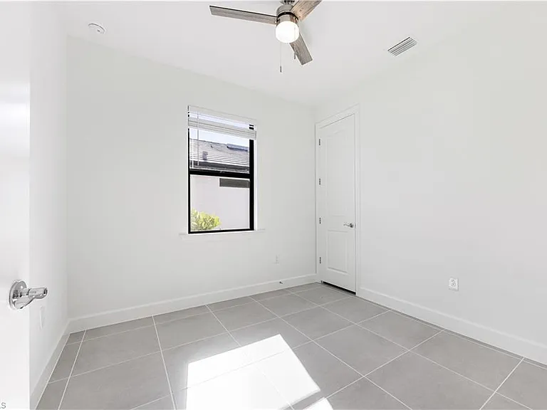 19226 Hinkley Dr — Photo 27