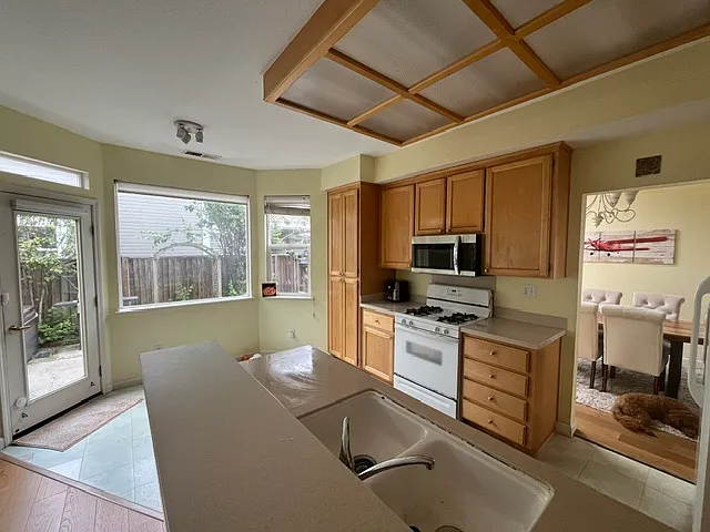 3 bed, 2.5 bath, 1774 sqft, $1,800 — Photo 4