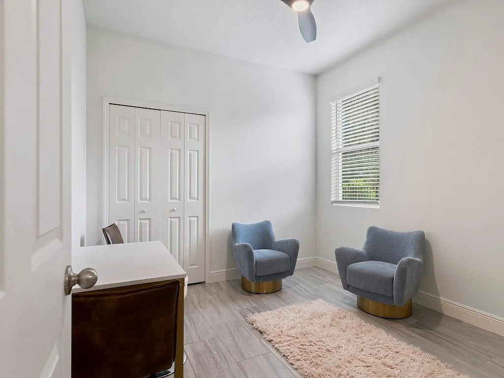 4 bed, 2364 sqft, $4,000 — Photo 2