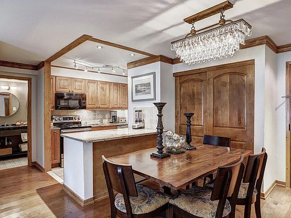 4th image of 715 W Lionshead Cir