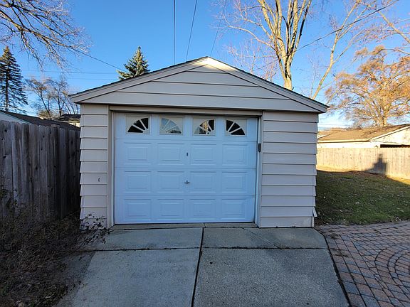 2nd image of 526 Cherry Ave