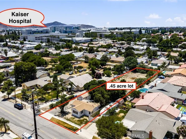 9804 Palmetto Ave, Fontana, CA 92335