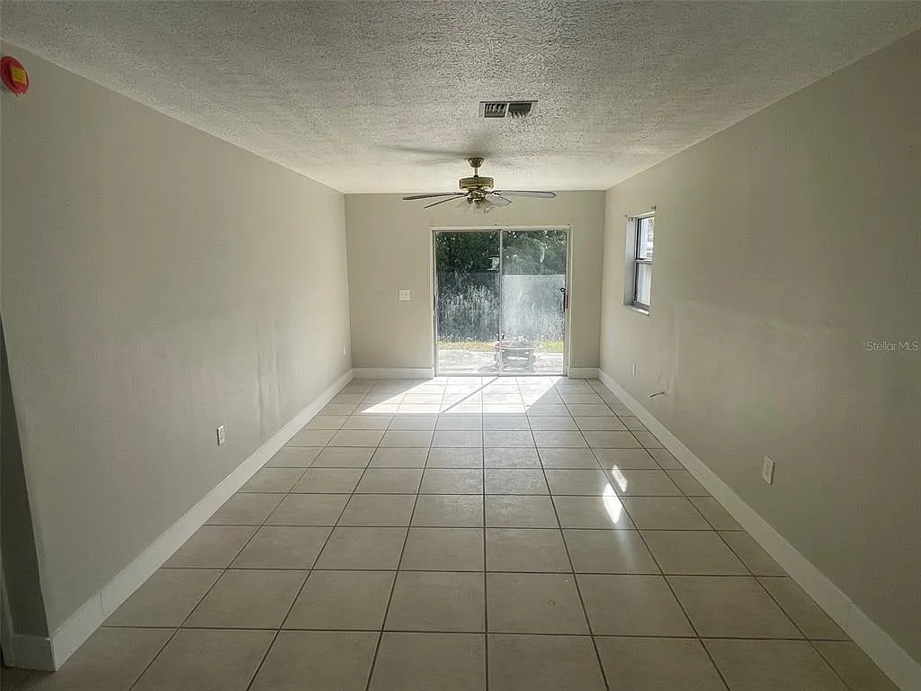 2 bed, 1.0 bath, 890 sqft, $1,200 — Photo 2