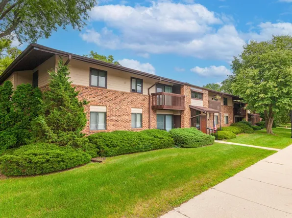 339 Park Hill DRIVE #C, Pewaukee, WI 53072