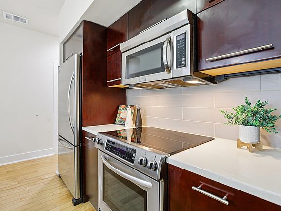 3rd image of 603 Davis St APT 2007
