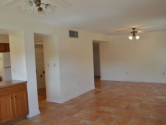 5th image of 526 Suwanee Cir