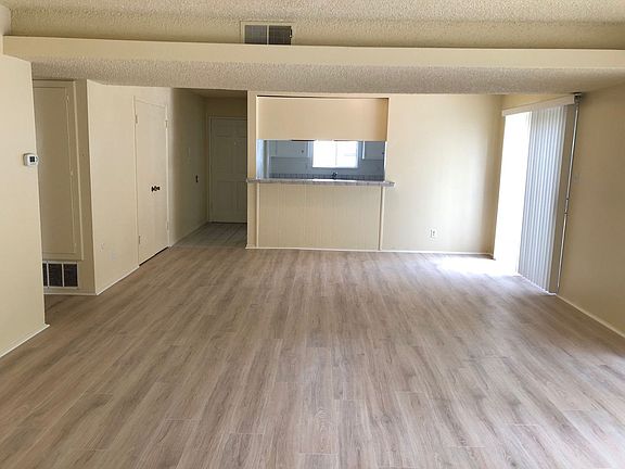 3rd image of 947 & 949 Sand Ct