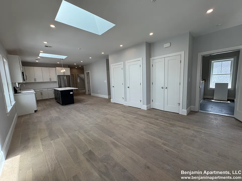 51 Fairbanks St #33