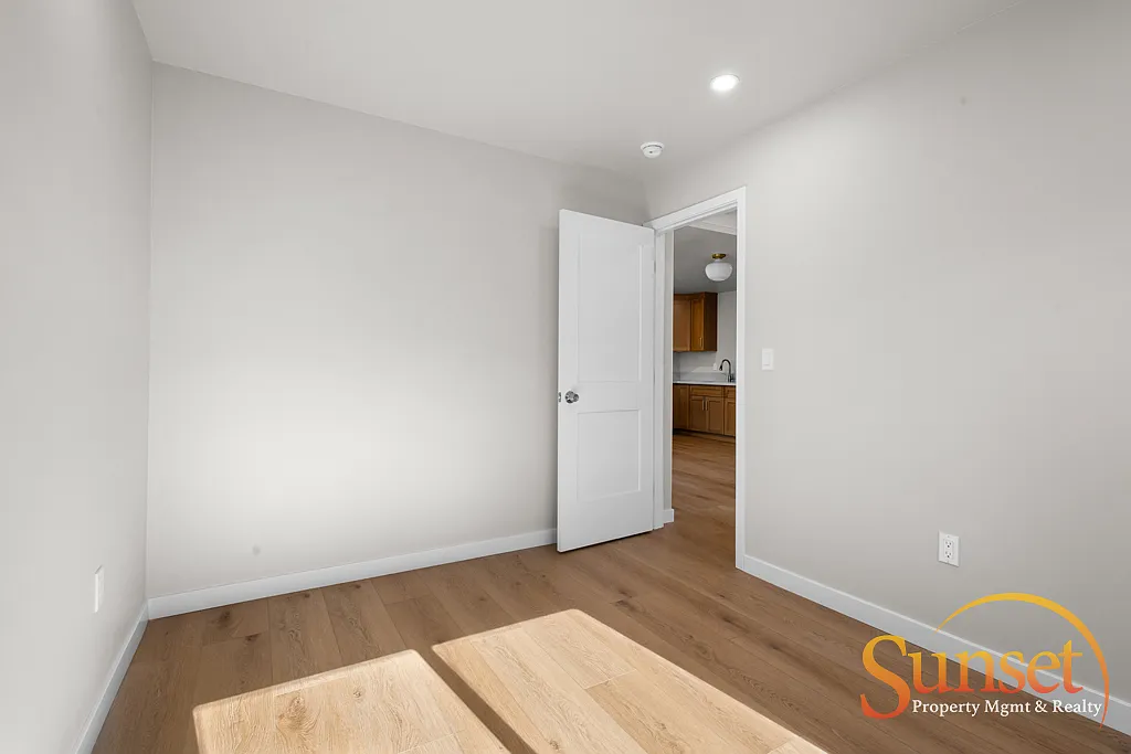 2 bed, 600 sqft, $1,995 — Photo 4