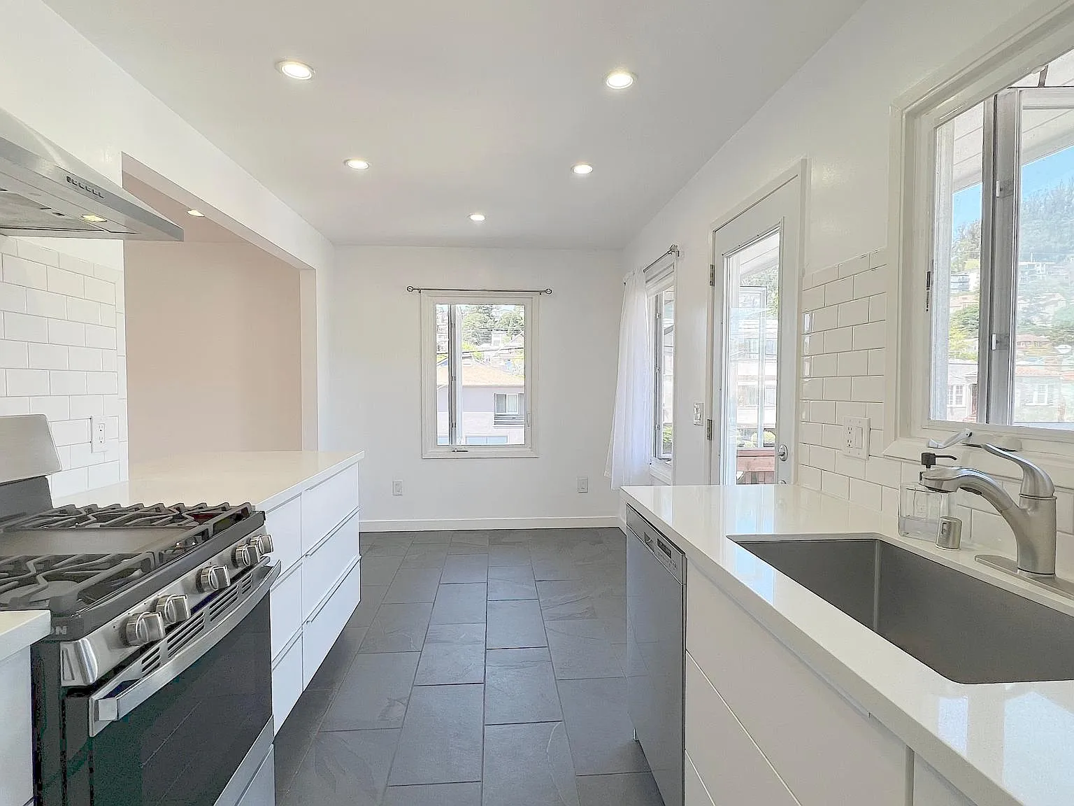 1 bed, 643 sqft, $2,650 — Photo 3