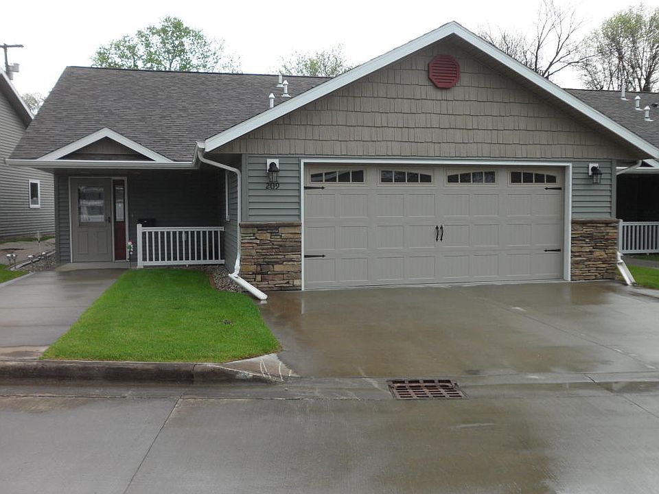 1st image of 209 Lindwood Dr