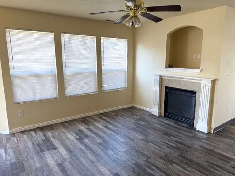 Midland 4-Plex 151 — Photo 3
