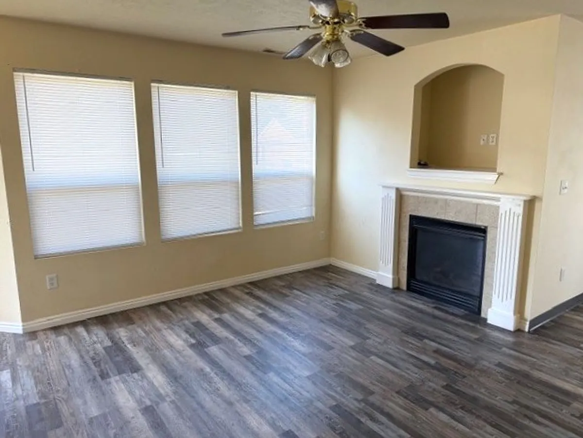 Building Photo - Midland 4-Plex 149