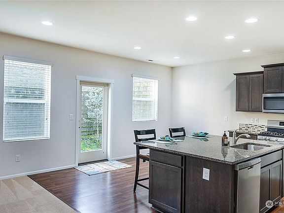 3rd image of 2834 Saga Court NE