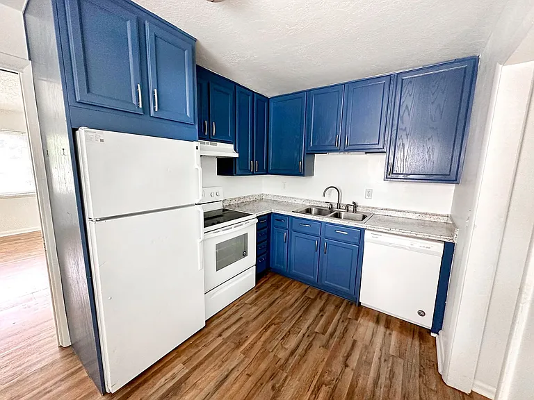517 N 900 W — Photo 3