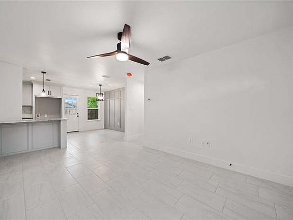 5th image of 6325 Beechwood Dr