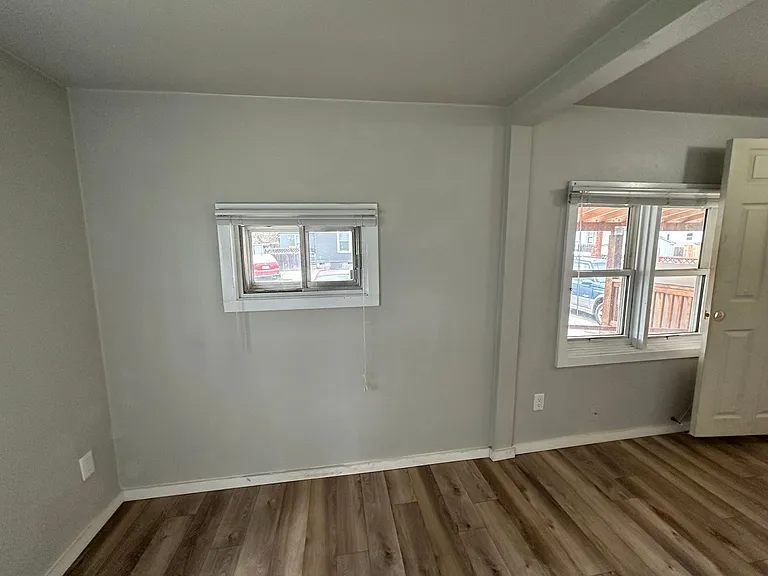 1010 E 8th St — Photo 24