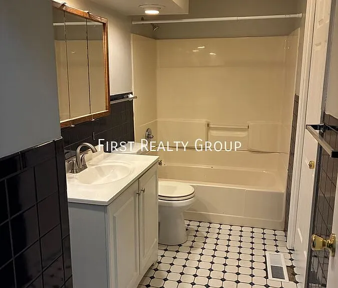 4841 Gardendale Ave — Photo 6