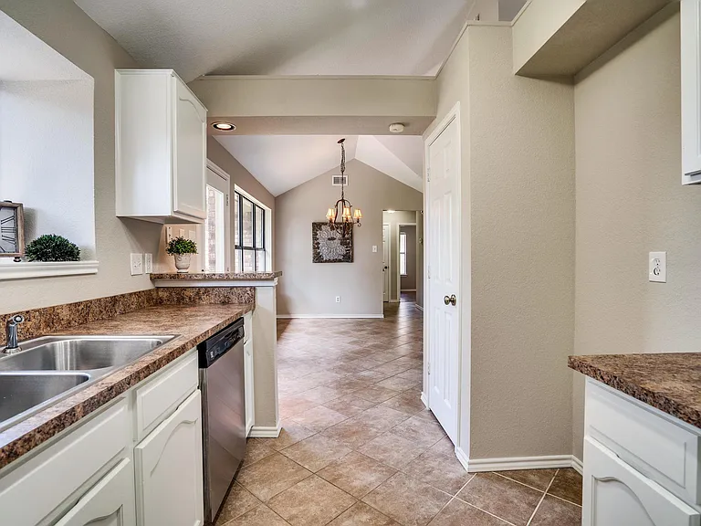 626 Cribbs Dr — Photo 4