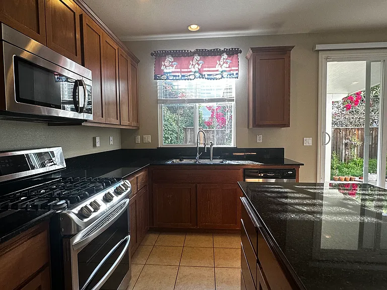 611 Falling Star Dr — Photo 8