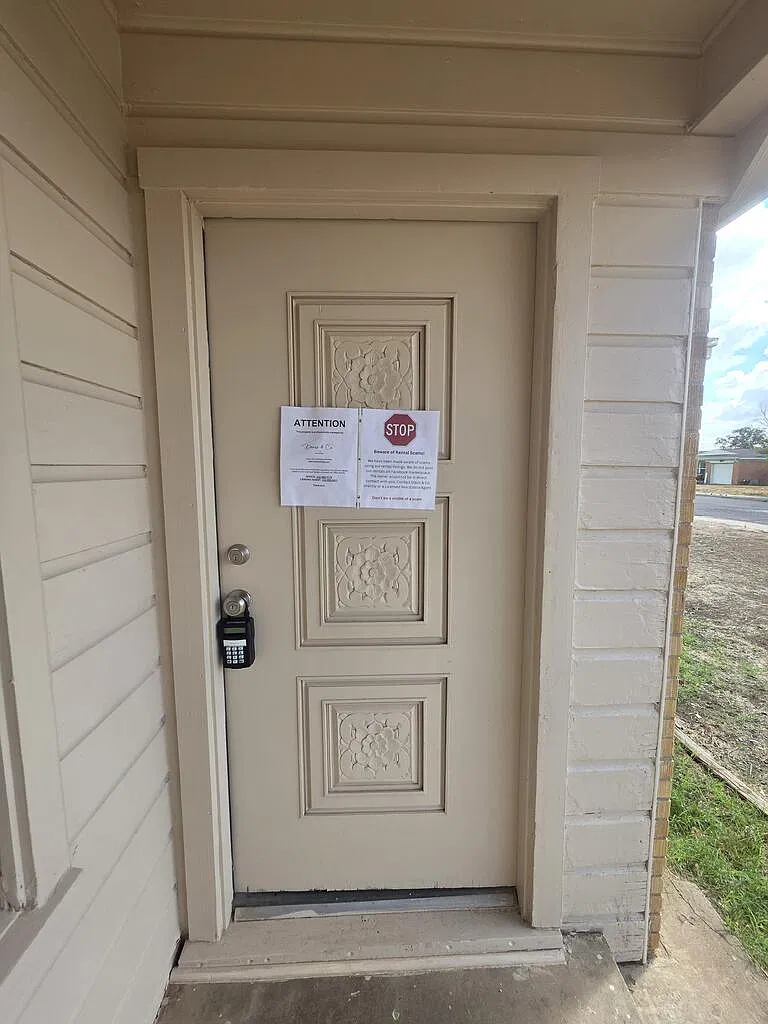 3 bed, 1.5 bath, 1360 sqft, $1,700 — Photo 2