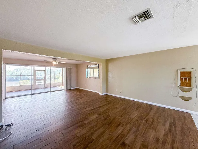 21160 Edgewater Dr — Photo 14