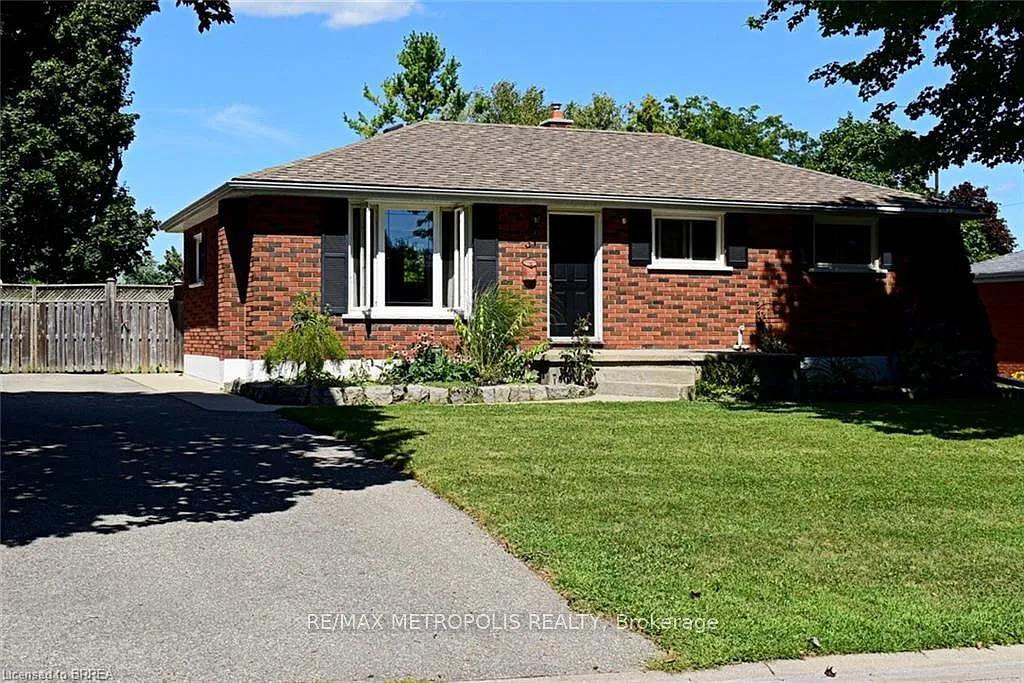 3 bed, $2,200 — Photo 1