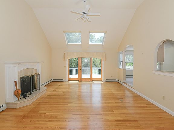 4th image of 12 Wynmoor Drive