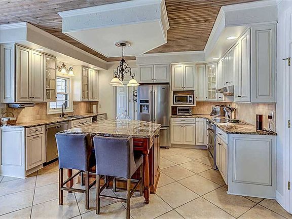 3rd image of 9048 Longwood Ln