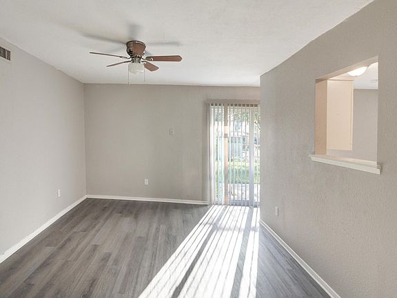 5th image of 128 Yorkshire Dr