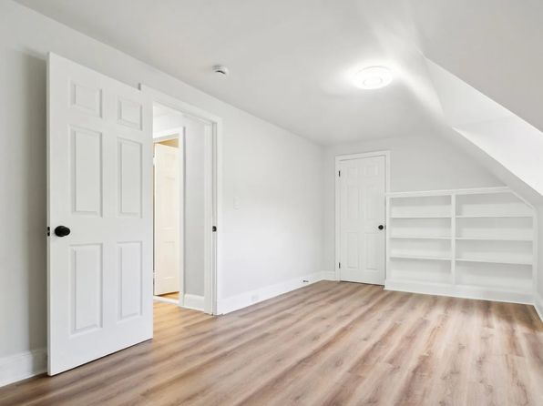 216 Homewood Ter