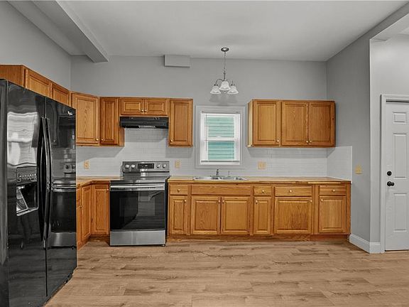 2nd image of 42 Courtland St.