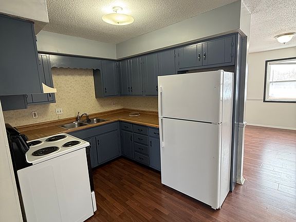 3rd image of 1870 Hart St #4