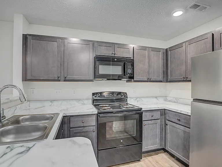 603 Court Yard Ln — Photo 10