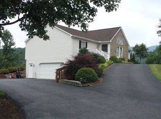 211 Oak Ridge Ct, Blue Ridge, VA 24064