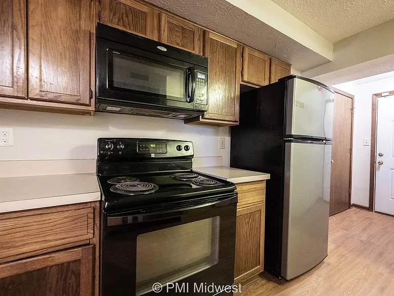 Parkway Apartments — Photo 11