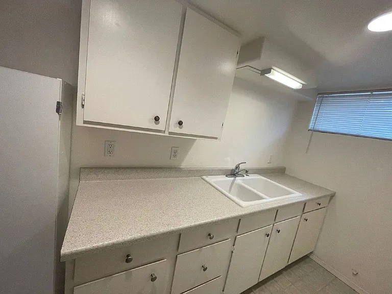 1911 Kincaid St #6 — Photo 8