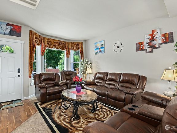 5th image of 14511 20th Avenue Ct E