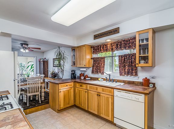 5th image of 705 N Lakeview Dr