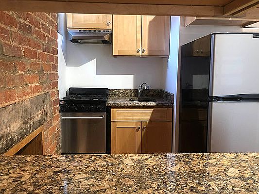 5th image of 237 W 10th St #21