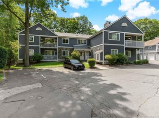 301 Fairmount Dr #E, Monroe, CT 06468