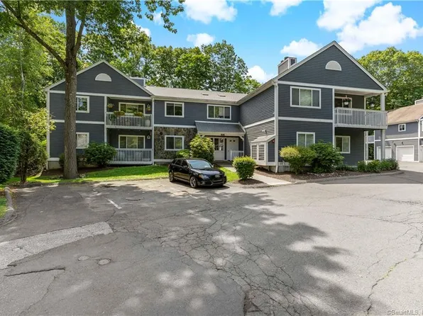 301 Fairmount Drive #E, Monroe, CT 06468