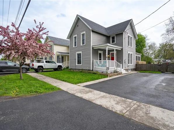 104 Dodge Ave, Sackets Harbor, NY 13685