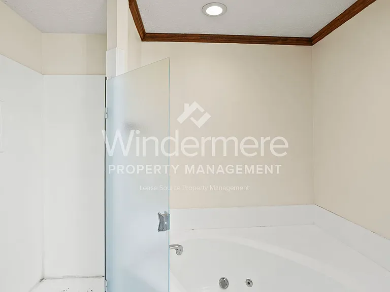 10435 N Iroquois Ct — Photo 16