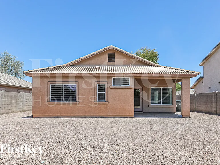 110 N 118th Ave — Photo 18