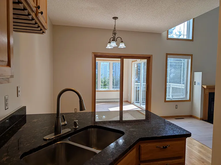 594 Sutherland Dr — Photo 12