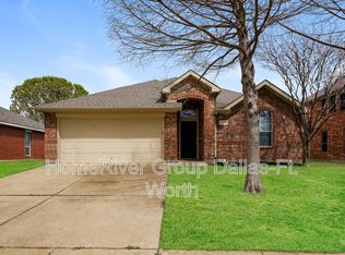 1120 Emerson Dr, Burleson, TX 76028