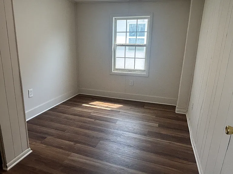 695 Fitzwater St — Photo 7