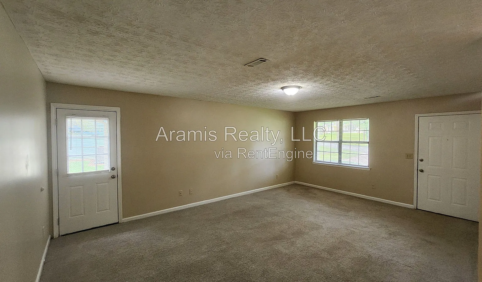 3 bed, 2.0 bath, 1120 sqft, $1,350 — Photo 2